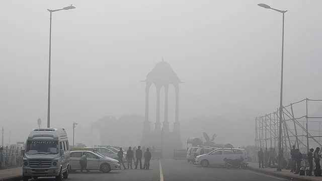 Dense smog, a fallout of pollution, engulfs Delhi. (File photo: Reuters)