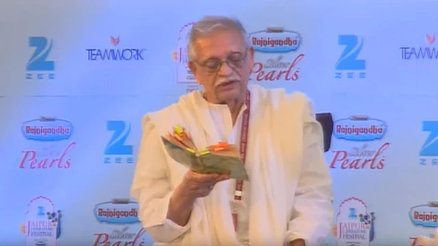 Gulzar during Day 4 of Jaipur Literature Festival, 2016. (Photo: <a href="https://www.youtube.com/watch?v=E5detjIU7AQ">YouTube/JaipurLiteratureFestival</a>)