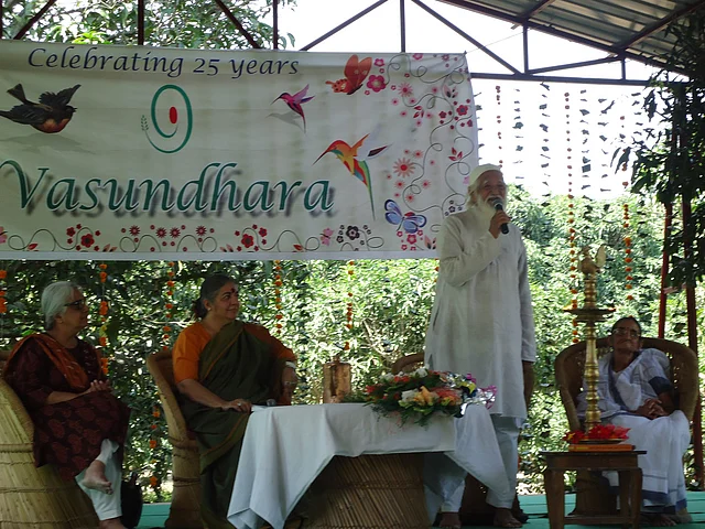 Sunderlal ji still comes to the Navdanya Earth University to teach courses on Gandhi and non-violence. 