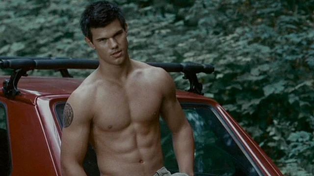 When women hooted at Taylor Lautner on screen. (Photo Courtesy: YouTube screenshot)