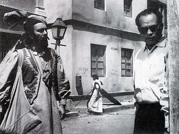 Balraj Sahni and Bimal Roy on the sets of<i> Kabuliwala</i>