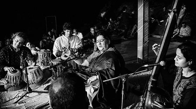 Shubha Mudgal at a performance in Delhi (Photo: Twitter/<a href="https://twitter.com/ravirajamadan">@ravirajamadan</a>)