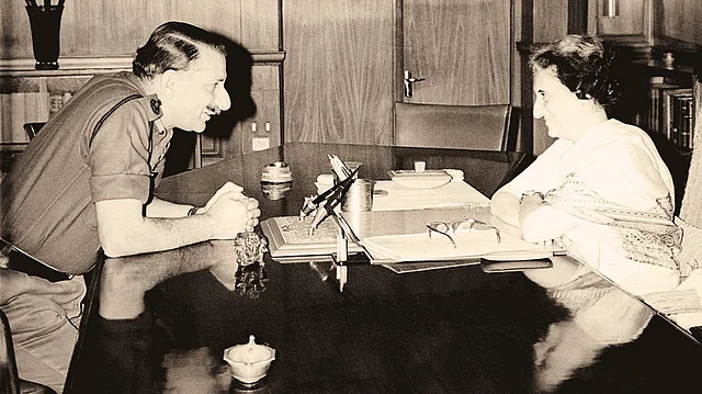 Sam Manekshaw with former prime minister Indira Gandhi. (Photo Courtesy: <a href="http://www.niyogibooksindia.com/wp-content/uploads/2014/04/Sam-Manekshaw-book-2.jpg">niyogibooksindia</a>)