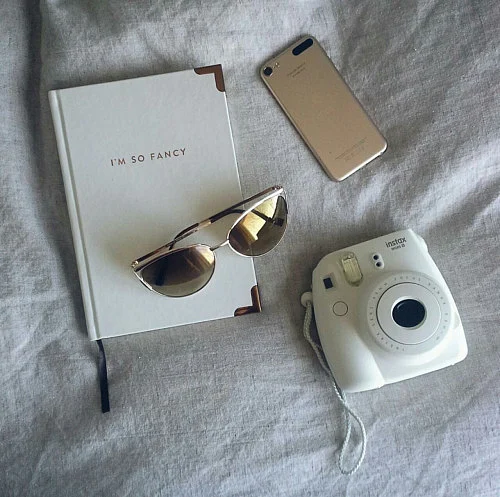 The vice-like grip of modern technology. (Photo Courtesy: Tumblr/<a href="http://http://psyffindor.tumblr.com/post/146609830252/shared-from-my-instagram-phoeniox-this-notebook">Pssyfindor</a>)