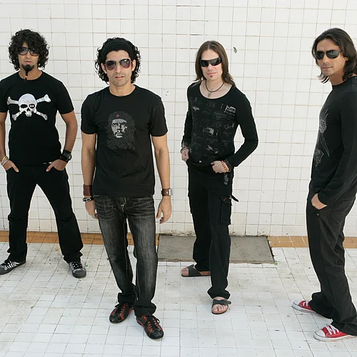 Telling the story of a boy band, <i>Rock On!!</i> was inspired by Lee Joon-ik’s <i>The Happy Life</i>