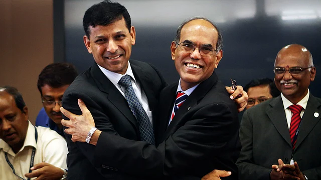Former RBI governor Duvvuri Subbarao (right) along with Raghuram Rajan, who took over as RBI governor in 2013. (Photo: Reuters)