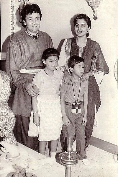 Neetu and Rishi with children Ranbir and Riddhima. (Photo courtesy: Twitter/<a href="https://www.instagram.com/p/BHgi4Z-BjeH/?taken-by=neetu54&hl=en">RanbirsArushi</a>)
