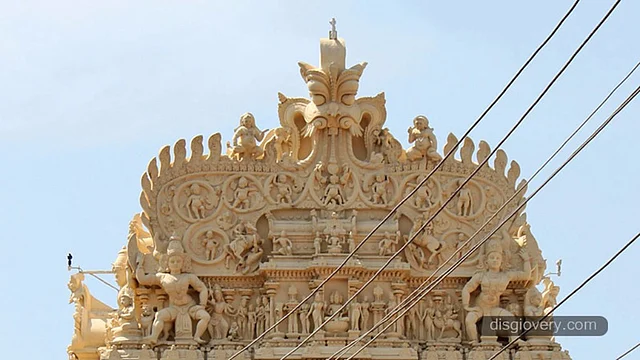Sri Padmanabhaswamy Temple Top. (Photo Courtesy: <a href="http://disgiovery.com/misteri-harta-karun-kuil-sri-padmanabhaswamy/">disgiovery.com</a>)