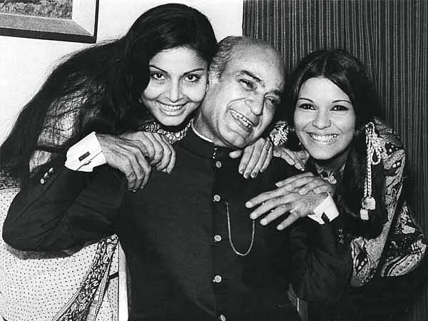 Rakhee and Zeenat Aman with AK Hangal