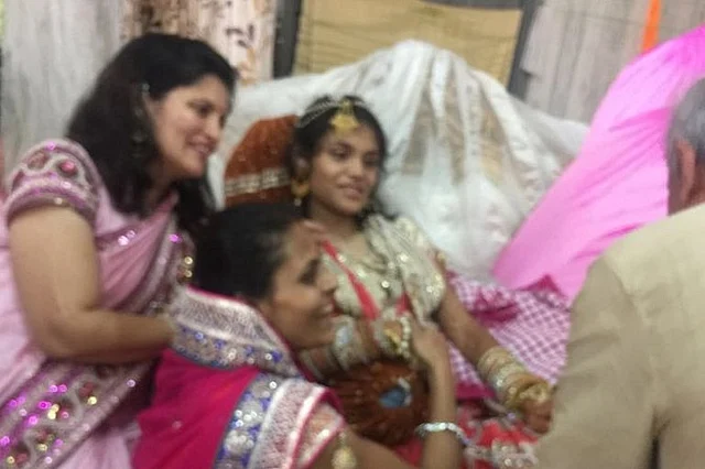 On 68th day of her fast, the family conducted a ‘rath yatra’ for Aradhana, to the Jain Bhavan, with around 600 people joining in with them. (Photo: The News Minute)