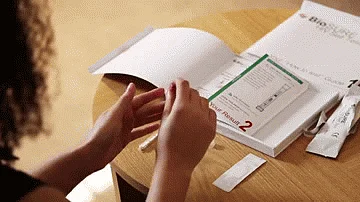That’s how simple it is to know your status with the home-testing kit. (Photo: YouTube/<a href="https://www.youtube.com/channel/UCfaNRFLL6SttgC7-e3BeYLQ">BioSURE HIV Self Test</a>)