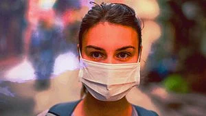 Marathoners breathe with a lot of vigour and oomph and are advised to mask it up before the run. (Photo: iStock/Altered by <b>The Quint</b>)