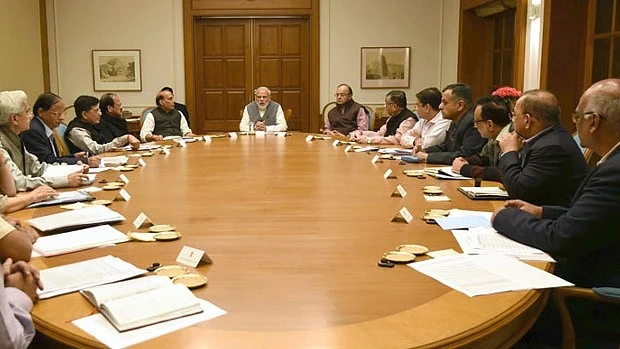 Prime Minister Narendra Modi chairs a meeting on demonetisation on 13 November. (Photo Courtesy: IndiaSpend)