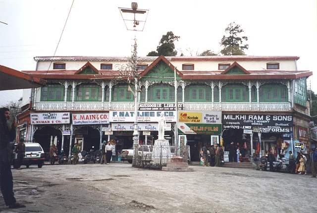 The green-and-white facade of the library stands as a standing relic of the Raj Era amidst the modern structures that now dot the Mall Road. (Photo Courtesy: <a href="https://c1.staticflickr.com/1/192/535947559_ace662d972_b.jpg">flickr.com</a>)