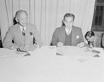 KM Cariappa with the then Indian Finance Minister CD Desmukh in 1953.