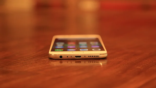 Review: Vivo V5 Plus (Photo: Shiv Kumar Maurya/<b>The Quint</b>)
