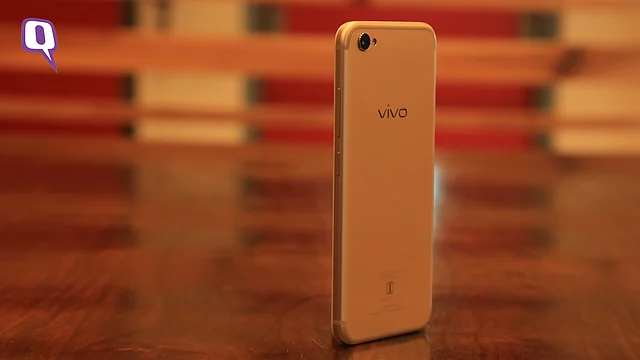 Review: Vivo V5 Plus (Photo: Shiv Kumar Maurya/<b>The Quint</b>)