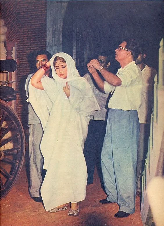 Meena Kumari on the sets of <i>Pakeezah. </i>(Photo courtesy: Pinterest)