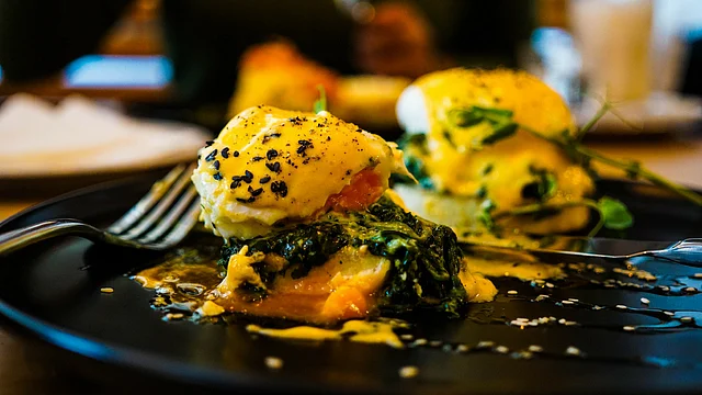 Try poached egg over spinach, made in olive oil. 