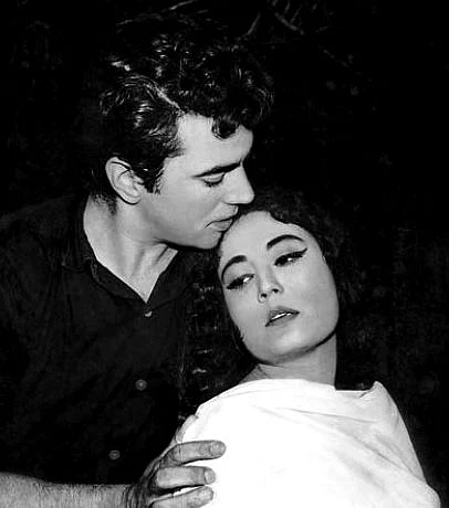 Dharmendra with Meena Kumari.