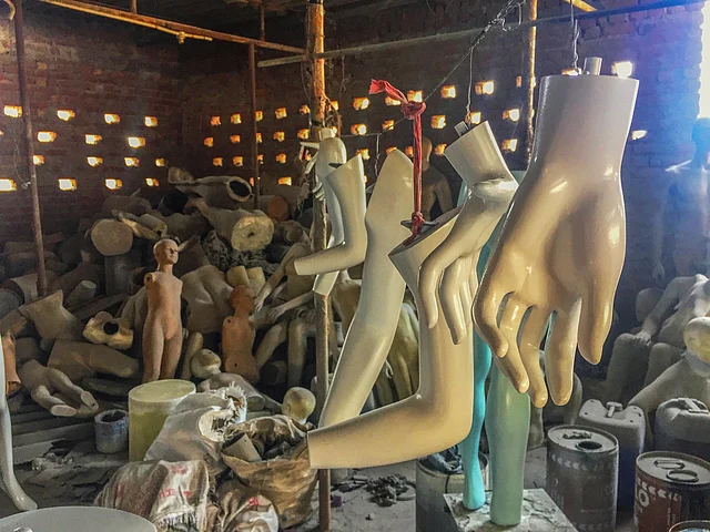 Mannequin body parts are hung to dry in the mannequin factory. (Photo: Erum Gour/<b>The Quint</b>)