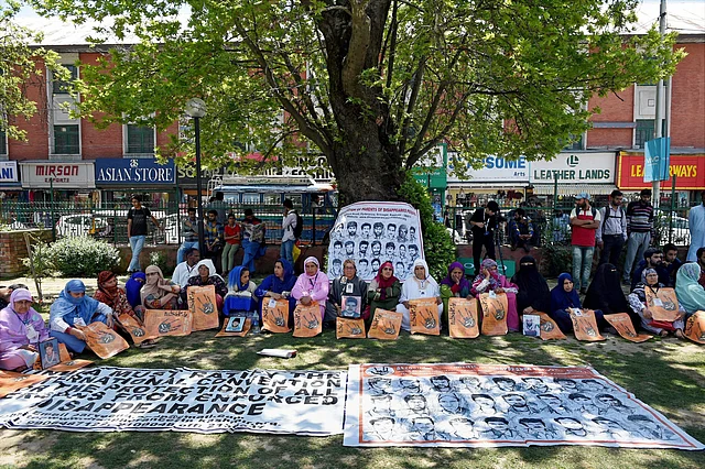 Relatives of disappeared persons during a silent sit-in protest seeking whereabouts of their near and dear at Partap Park in Srinagar, 10 May 2017. (Photo: PTI)