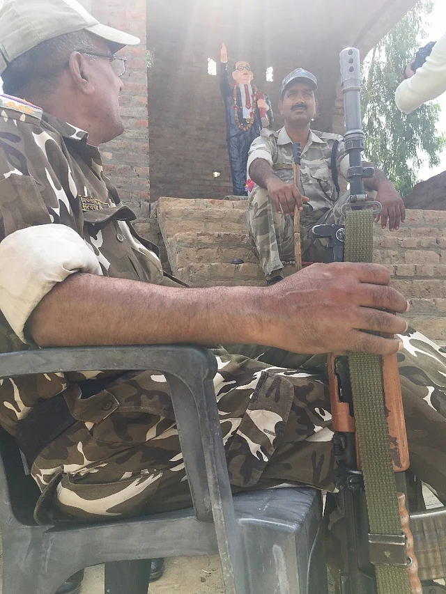 Rapid Response Force personnel guard an Ambedkar statue in Ramnagar, Saharanpur. (Photo: Meghnad Bose/<b>The Quint</b>)