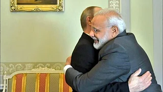 PM Modi and Vladmir Putin are expected to sign a host of agreements to help finish India’s largest nuclear power plant. (Photo Courtesy: <a href="https://twitter.com/MEAIndia">Twitter</a>)