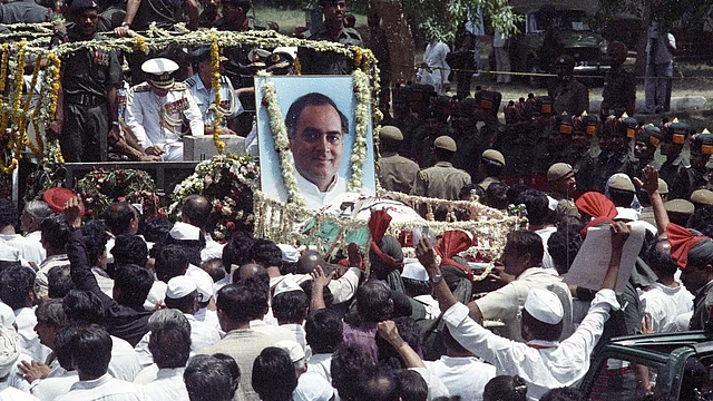 Supporters of former Indian PM Rajiv Gandhi follow his coffin during the funeral procession in New Delhi on 24 May 24 1991. 