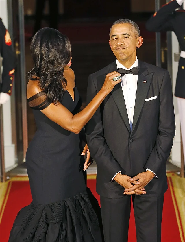 Michelle and Barack Obama photographed before receiving Chinese President Xi Jinping and his wife Peng (Photo: AP).