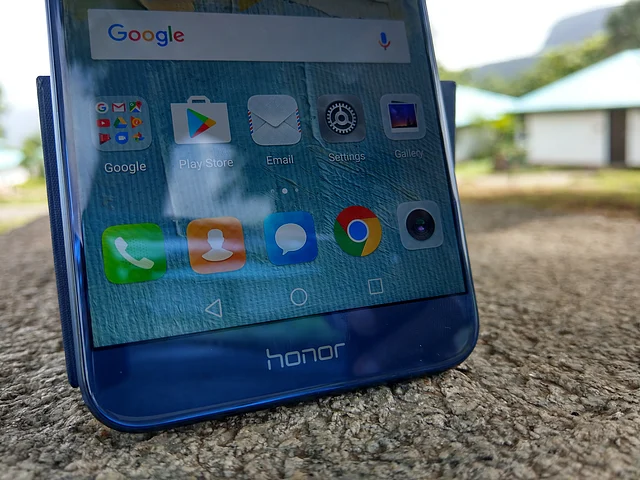 2K display struggles a bit under direct sunlight