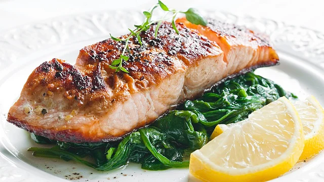 Salmon stuffed with spinach is all that non-vegetarians need. 