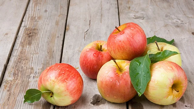An apple a day keeps the doctor away. 