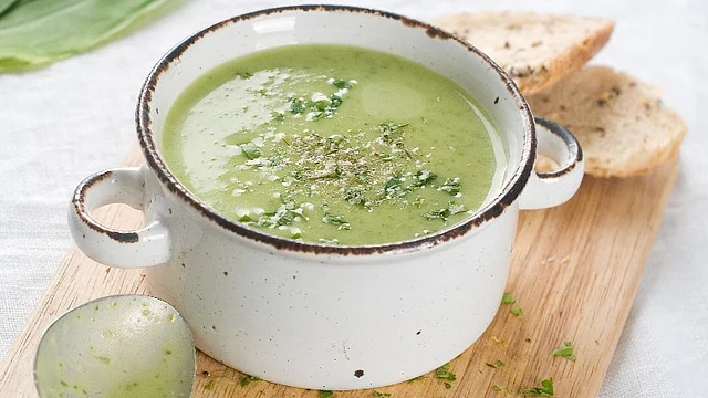 Spinach soup is healthy, tasty and easy to make.