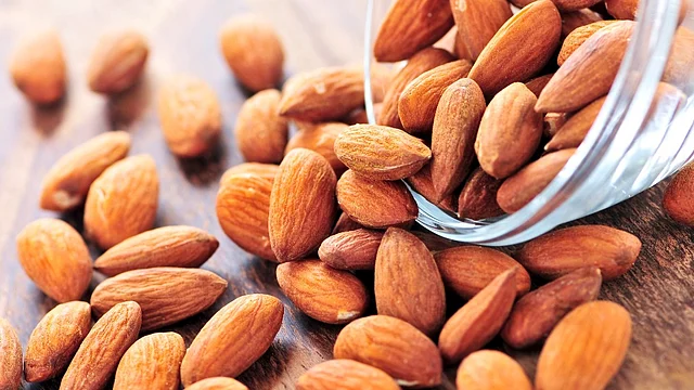 Almonds are perfect evening munchies. 