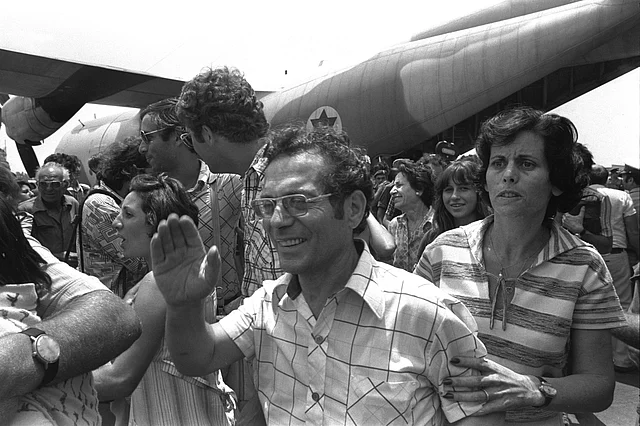 File photo of hostages being released during the 4 July 1976 operation.