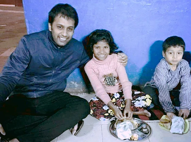 Anand, co-founder of RHA, during a food distribution drive at a shelter home in Delhi.