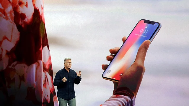 Phill Schiller demonstrating the face ID on iPhone X.
