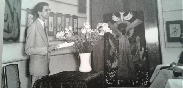 Professor Nissim Ezekiel talks about art, theatre and literature at an art exhibit during an Alkazi production in Bombay in 1954.