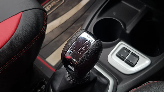 This AMT gear lever lets you switch between manual and automatic drive modes. 