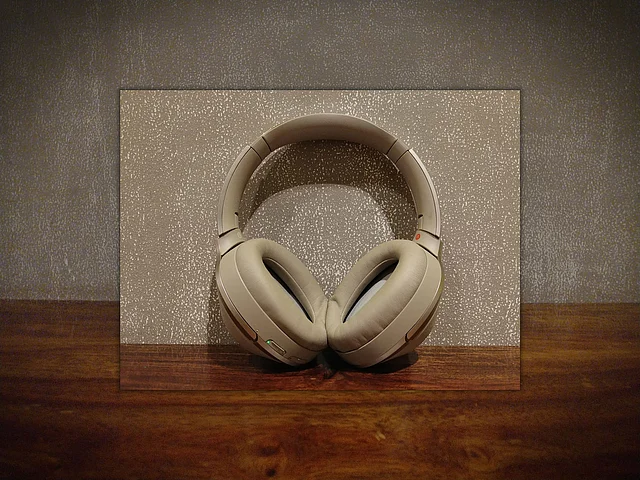 The headphone charges via USB 2.0