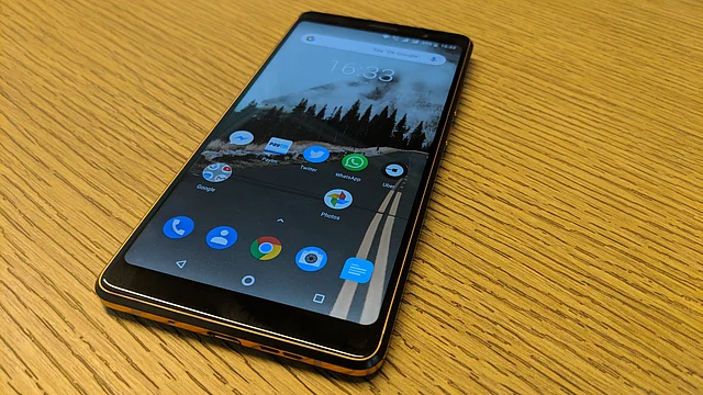18:9 screen with Full-HD resolution on the Nokia 7 Plus. 
