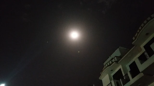 Shot in low-light with the Nokia 7 Plus. 