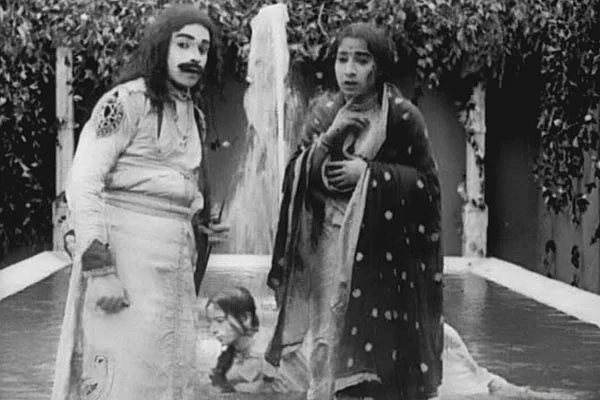 Dattatraya Damodar Dabke and Anna Salunke in a still from <i>Raja Harishchandra.</i>