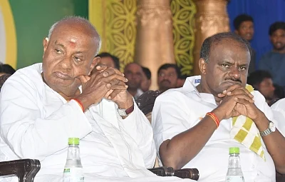Mysuru: JD(S) Supremo HD Deve Gowda and Karnataka CM HD Kumaraswamy. 