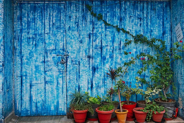 Hues of blue.