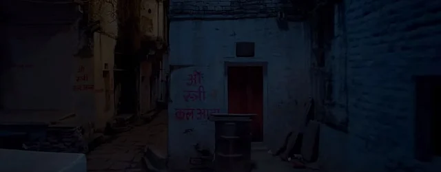 A still from the trailer of <i>Stree</i>: ‘Oh Stree, kal aana’ (‘come tomorrow’) written outside the walls of people’s houses.