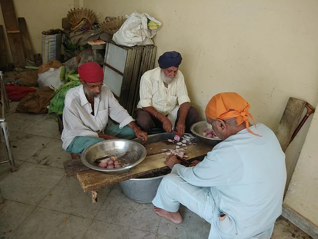 Men volunteers at a food langar. 