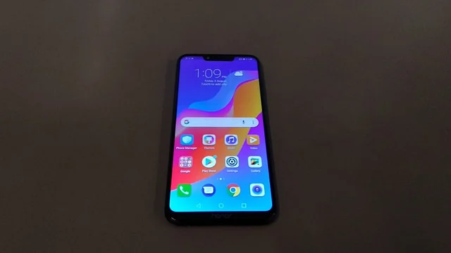 The Honor Play sports a 6.3-inch notched display with a 19.9:9 aspect ratio with a 409ppi pixel density.