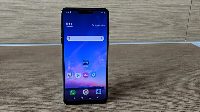 The 6.1-inch screen gets QHD resolution. 